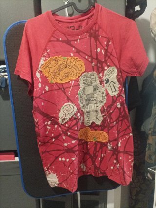 Camiseta Desigual con parches