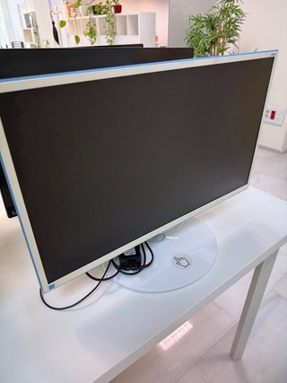 Monitor Samsung Azul y Blanco