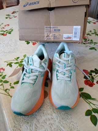 Zapatillas Asics Novablast 5 Talla 40