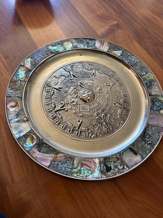 Plato Decorativo Azteca con Incrustaciones