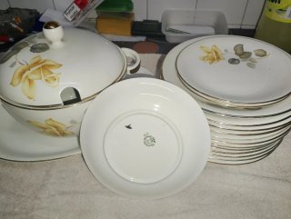 Vajilla San Claudio: Sopera, Fuente y 15 Platos