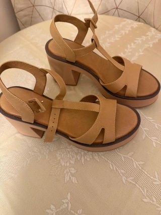 Sandalias de plataforma beige