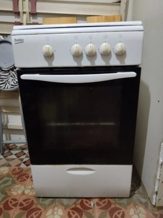 Cocina de Butano con Horno Beko CG41009D