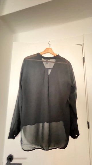 Blusa negra semitransparente