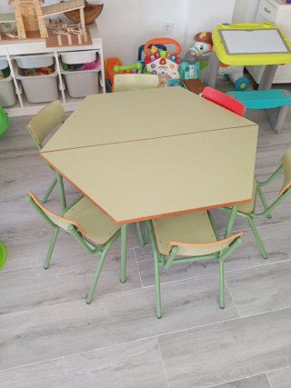 Mesa Infantil Hexagonal con 5 Sillas + 1