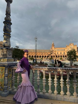 Conjunto vestido de flamenca lila con montoncillo