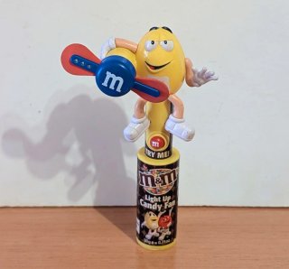 Dispensador de Caramelos M&M's con Ventilador