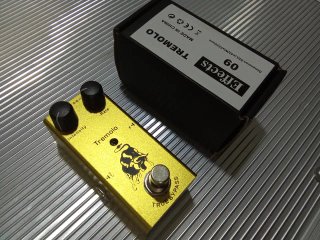 Pedal de Guitarra Trémolo 09