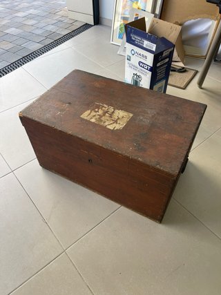 Caja de madera antigua