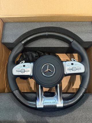 Volante Mercedes-AMG con Fibra de Carbono