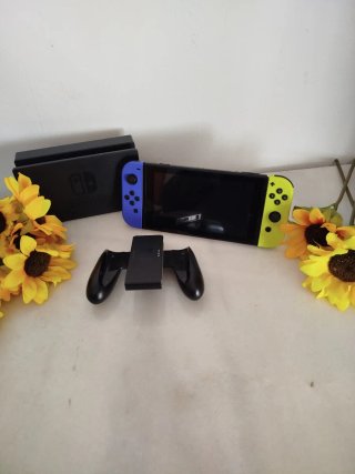 Nintendo Switch Azul y Amarilla
