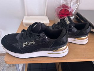 Zapatillas Just Cavalli Negras y Doradas