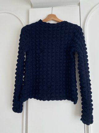 Top de manga larga con textura
