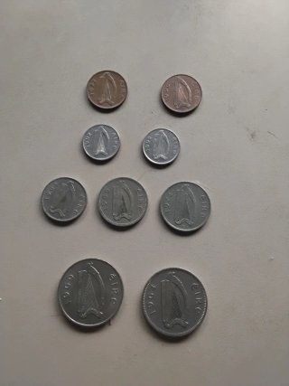Lote de 9 Monedas Antiguas de Irlanda