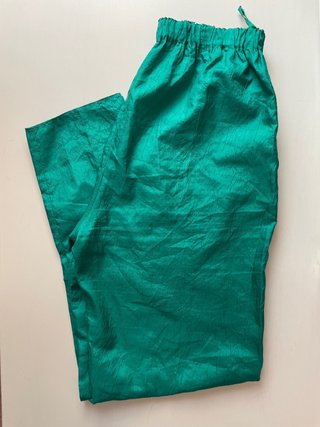 Pantalones de seda verdes