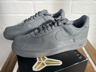 Zapatillas Kobe Air Force 1 Low Cool Grey