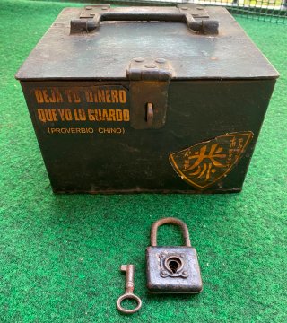 Caja Metálica Antigua