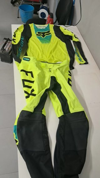Conjunto Fox 360 Amarillo Flúor
