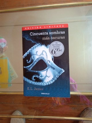 Libro Cincuenta sombras más oscuras