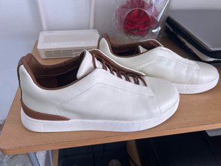 Zapatillas Blancas y Marrones