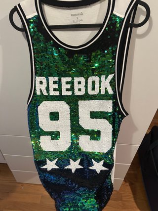 Camiseta de tirantes Reebok con lentejuelas