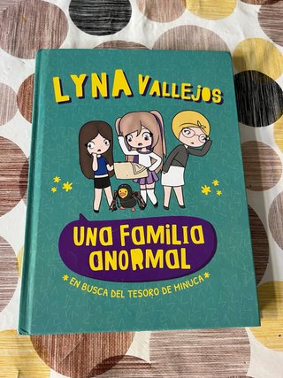 Libro Una Familia Anormal Lyna Vallejos