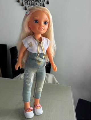 Muñeca Nancy con pelo largo y conjunto vaquero