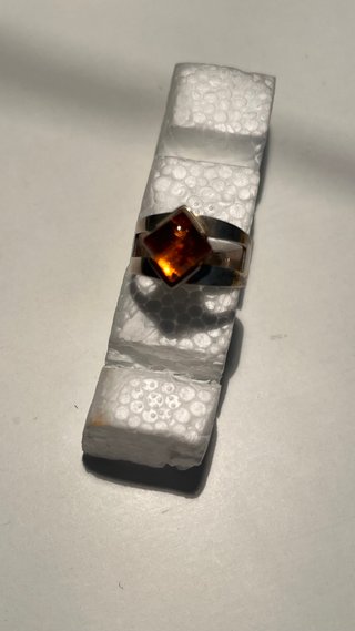 Anillo de plata y ámbar