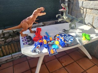 Set di giocattoli: dinosauri e lanciatori