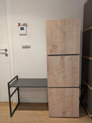 Recibidor con Estructura Metálica y Madera