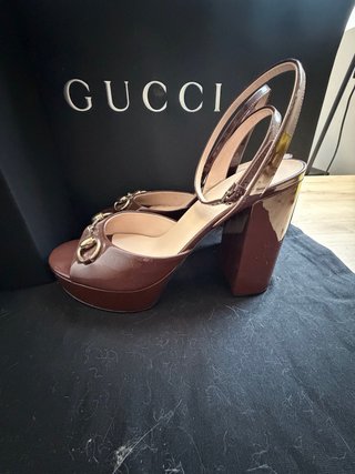 Sandalias de tacón Gucci charol marrón