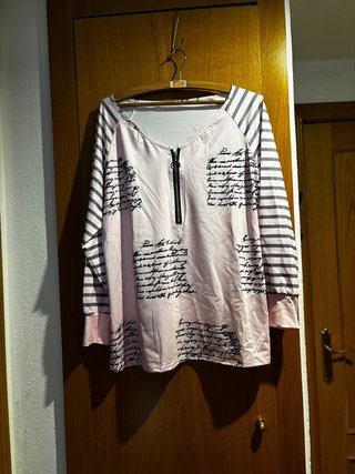 Camiseta Rosa y Negra Estampada