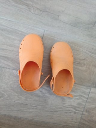Zuecos Sanitarios Naranjas Talla 39-40