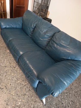 Sofá de Piel Azul