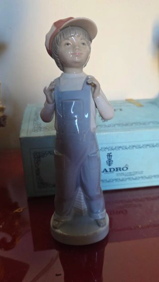 Figura de Porcelana Niño Chulín de Lladró con caja