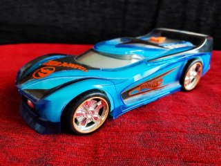 Coche Hot Wheels Azul Luces y Sonidos