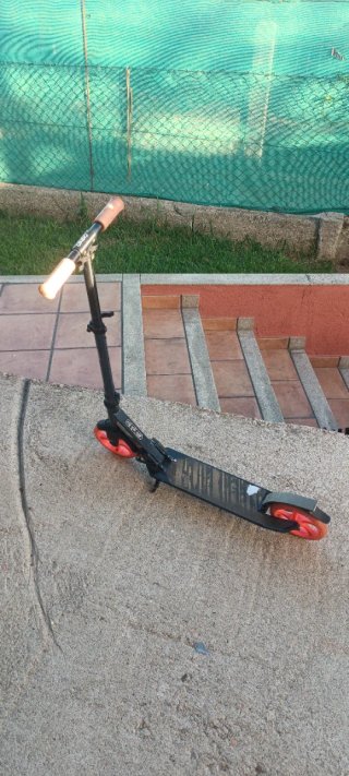 Monopatín Plegable con Ruedas Naranjas