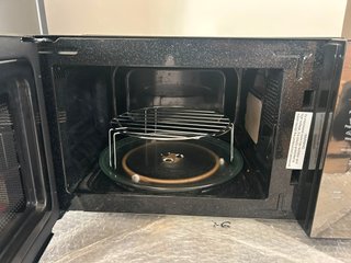 Microondas con rejilla interior