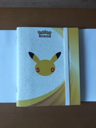 Álbum Pokémon 30 Aniversario + 64 Cartas