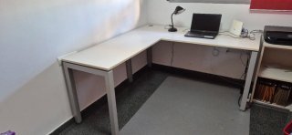 Mesa de oficina en L
