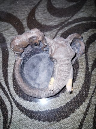 Cenicero con Figura de Elefante