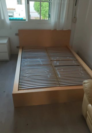 Cama de Madera Color Beige