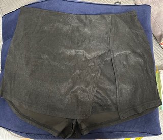 Falda pantalón negra con brillo