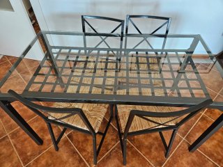 Mesa de comedor Ikea hierro y cristal. Regalo las