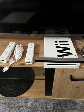 Consola Nintendo Wii con sus controles