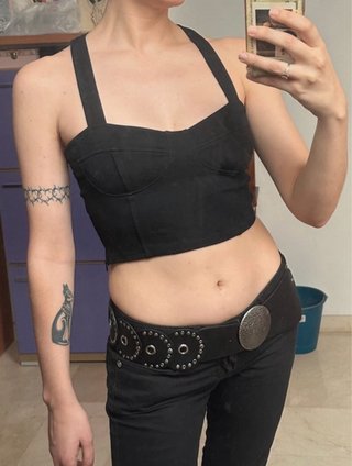 Top de tirantes negro