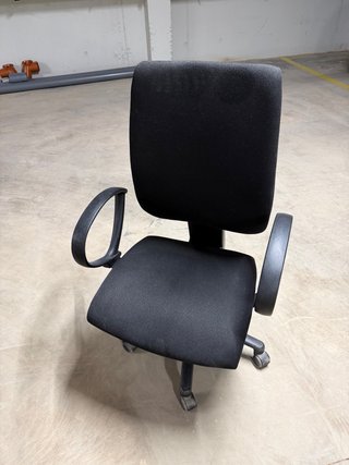 Silla de oficina negra