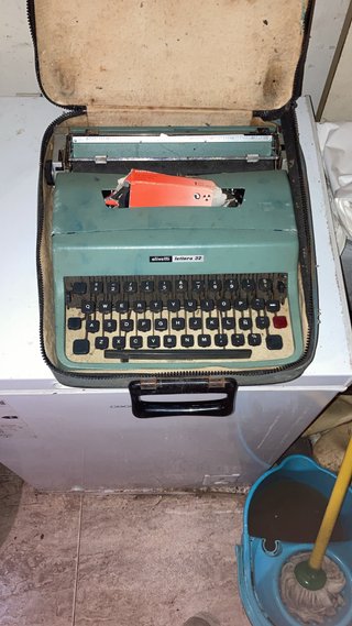 Máquina de escribir Olivetti Lettera 32