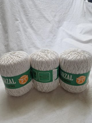 3 Ovillos de Hilo Acrílico Blanco