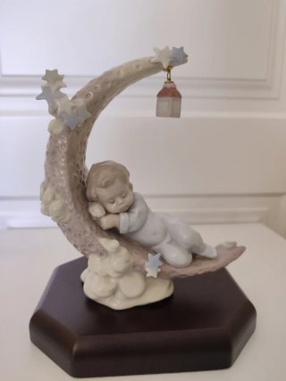 01006479 "Soñando con la Luna". LLADRÓ